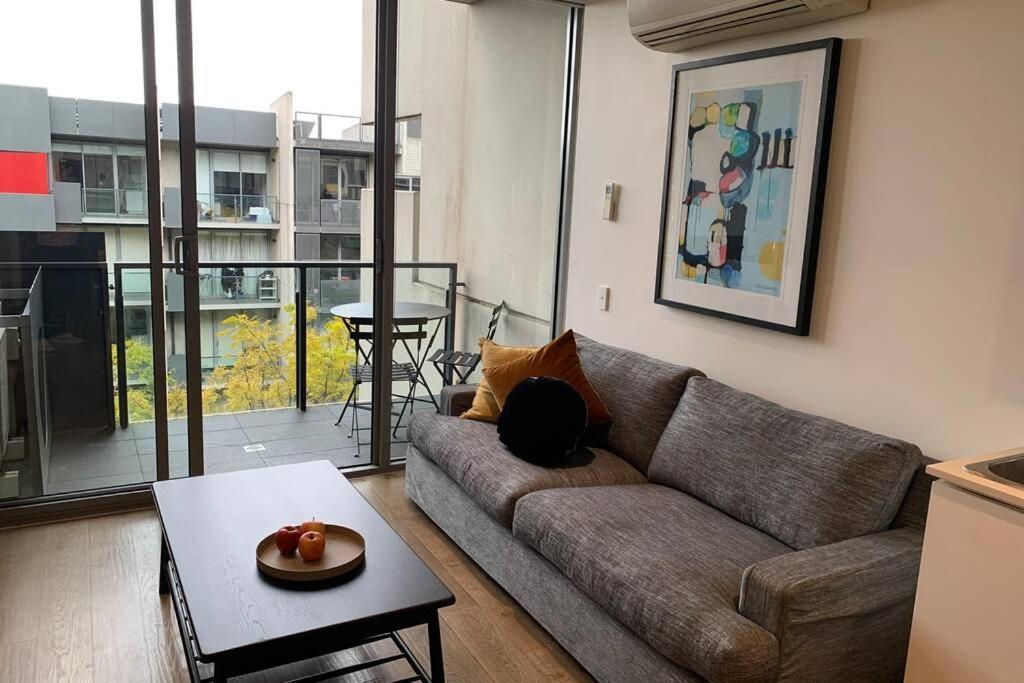 Sunny Balcony Over A Calm Private Garden Melbourne Dış mekan fotoğraf